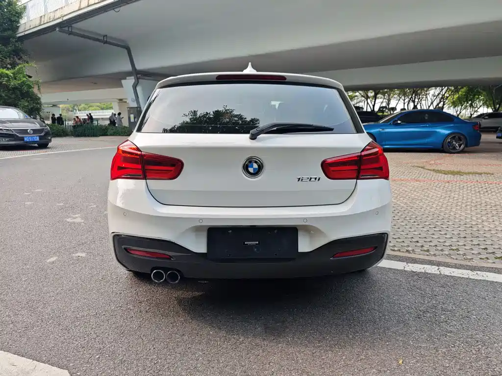BMW 1 Series 2018 — фото 10