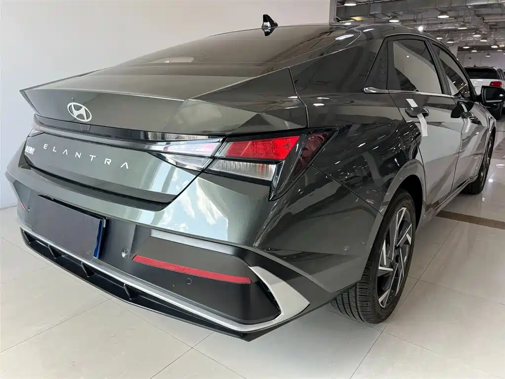 Hyundai Elantra 2023 — фото 4
