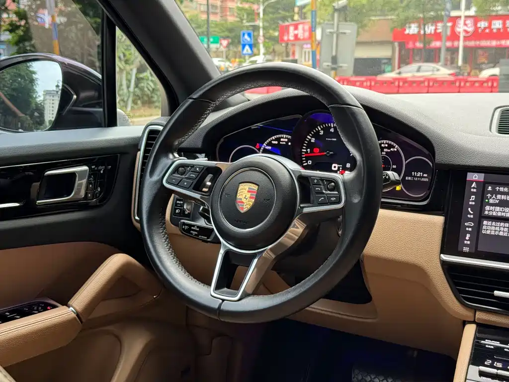 Porsche Cayenne 2019 — фото 11