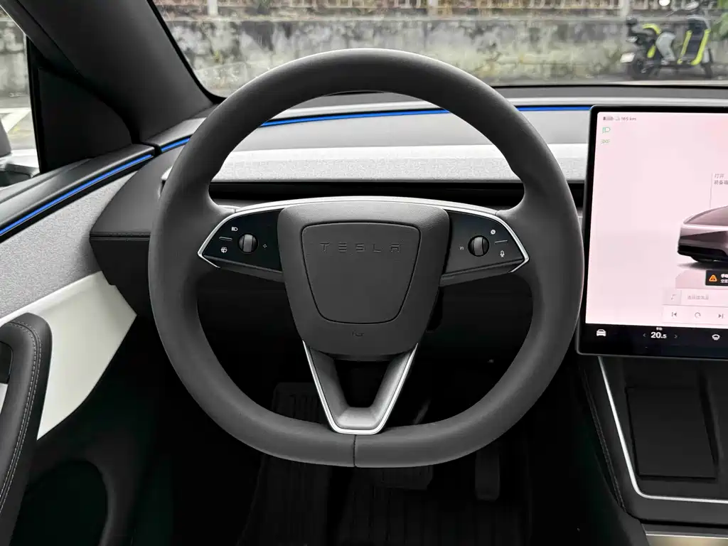 Tesla Model Y 2026 — фото 15