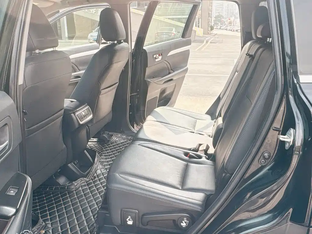Toyota Highlander 2020 — фото 15
