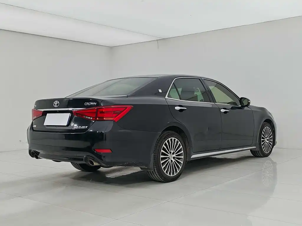 Toyota Crown 2018 — фото 3