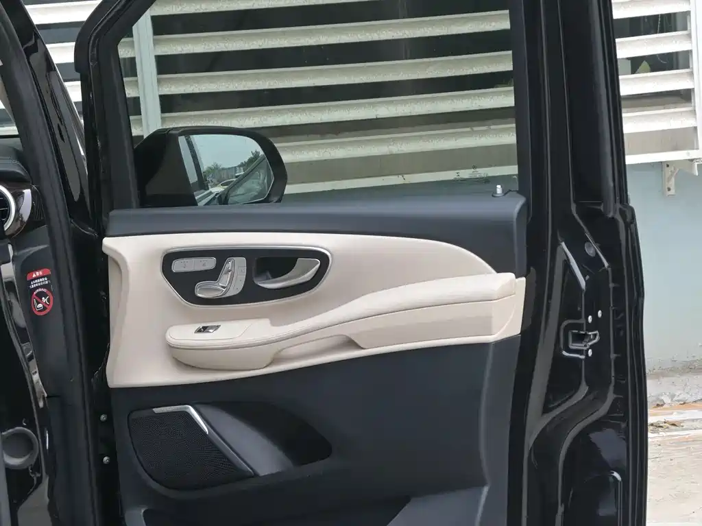 Mercedes-Benz V-Class 2018 — фото 28