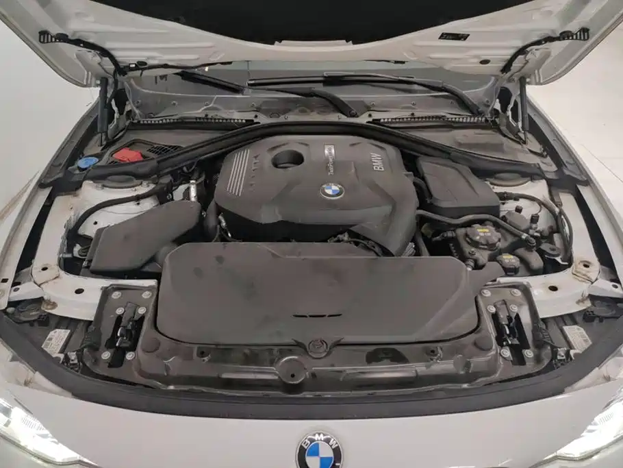 BMW 3 Series 2019 — фото 10