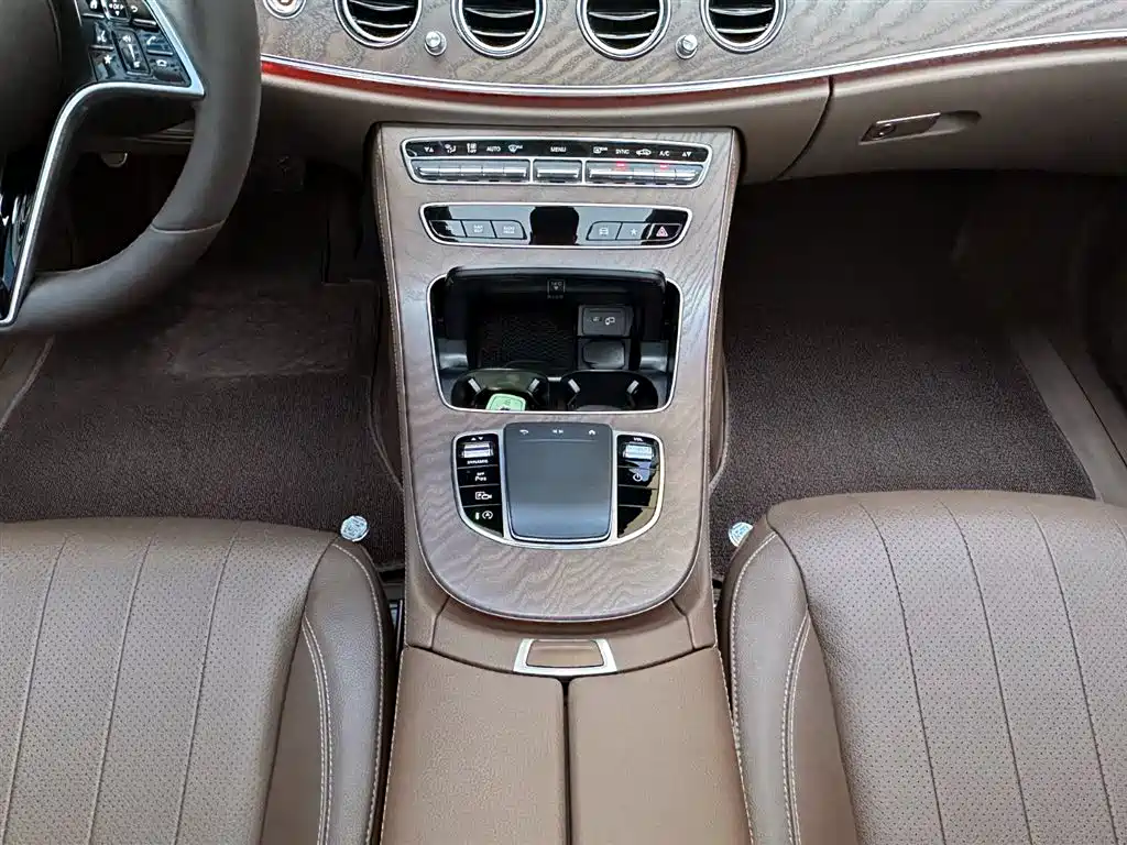 Mercedes-Benz E-Class 2021 — фото 15