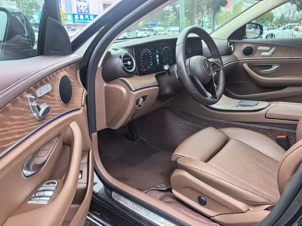 Mercedes-Benz E-Class 2022 — фото 4