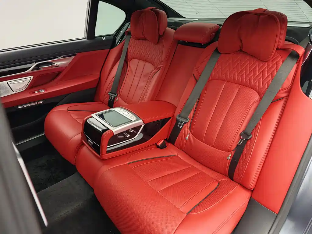 BMW 7 Series 2018 — фото 18