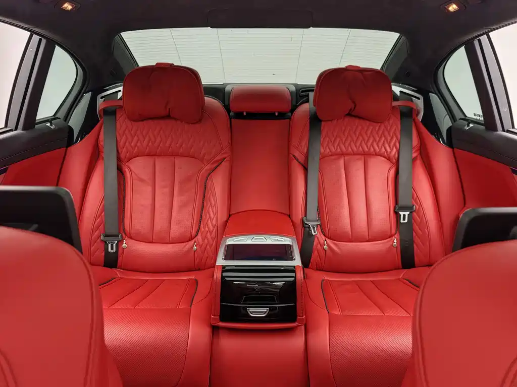 BMW 7 Series 2018 — фото 17