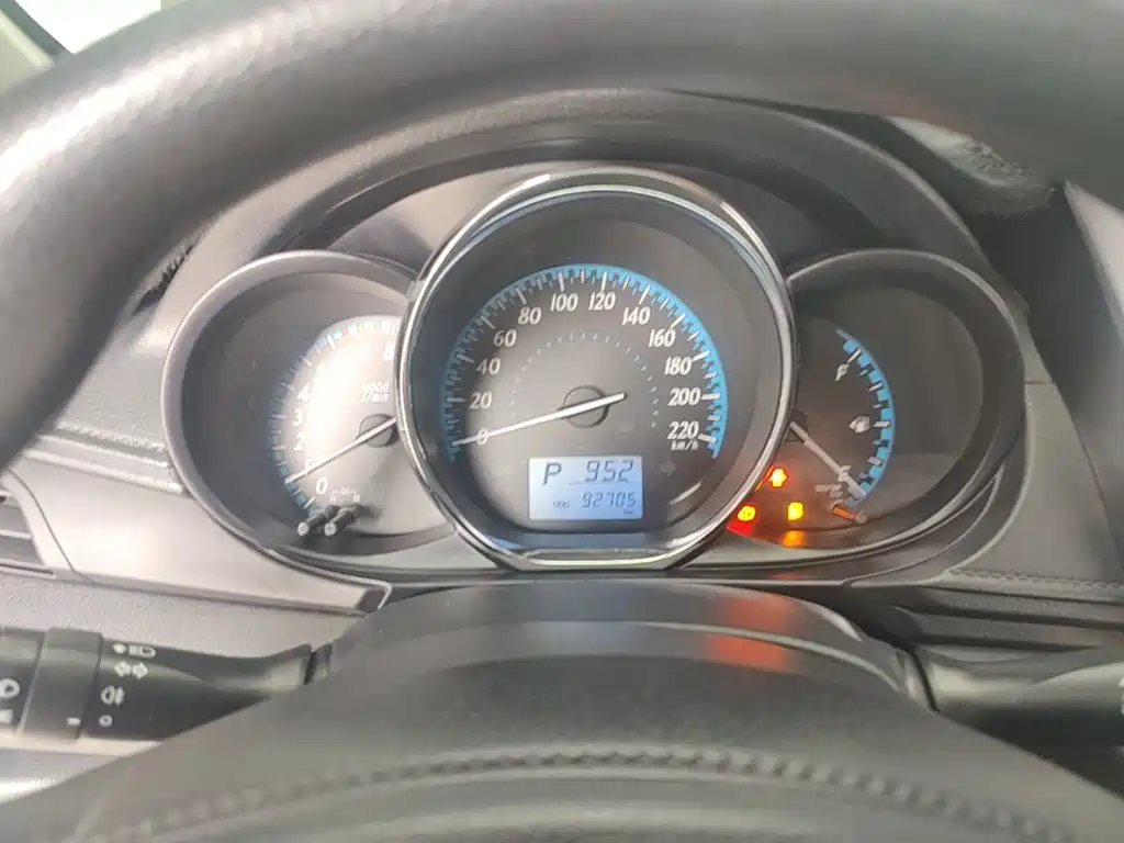 Toyota Yaris L 2017 — фото 12