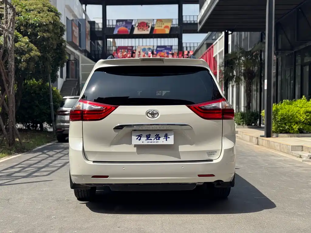 Toyota Sienna 2019 — фото 35