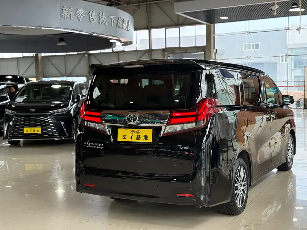 Toyota Alphard 2018 — фото 23