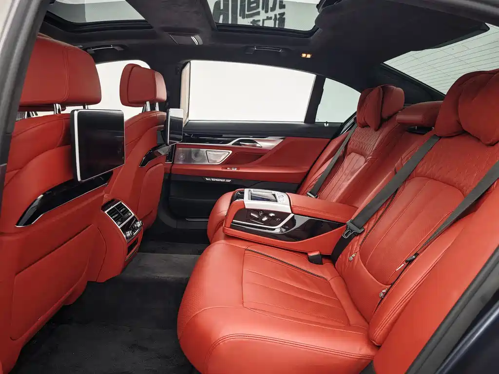 BMW 7 Series 2018 — фото 19