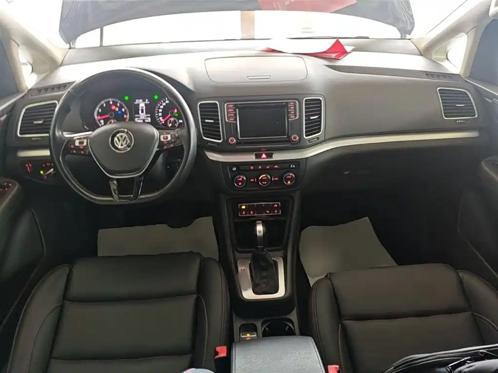 Volkswagen Sharan 2017 — фото 10