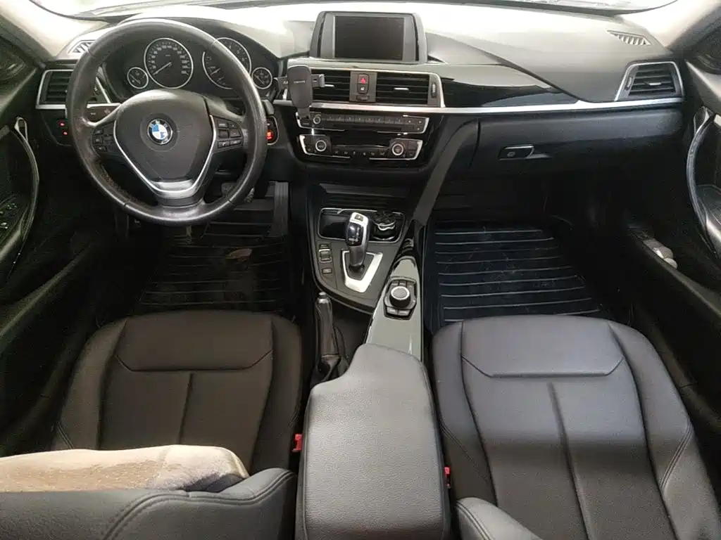 BMW 3 Series 2017 — фото 10