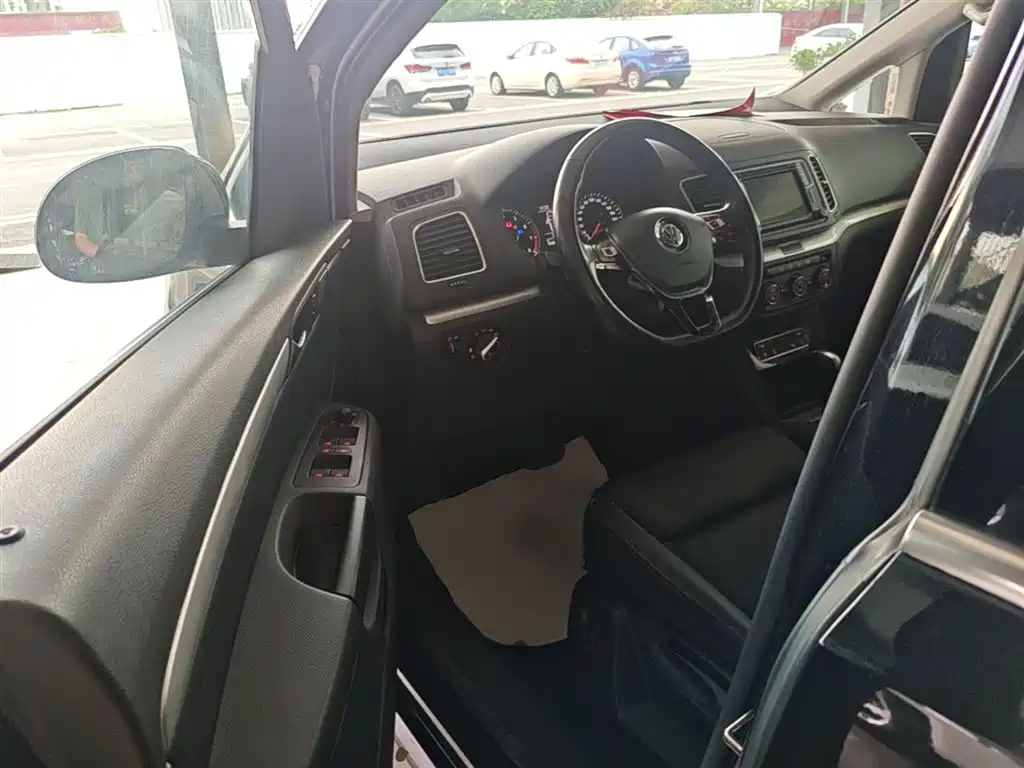 Volkswagen Sharan 2017 — фото 16