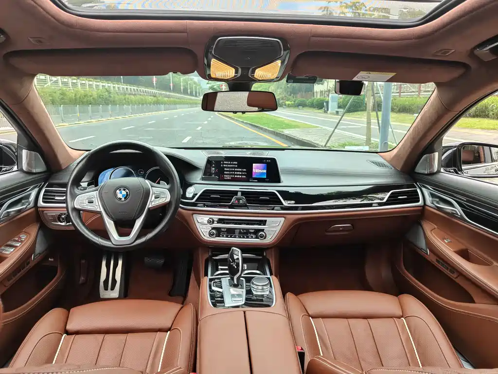 BMW 7 Series 2017 — фото 11