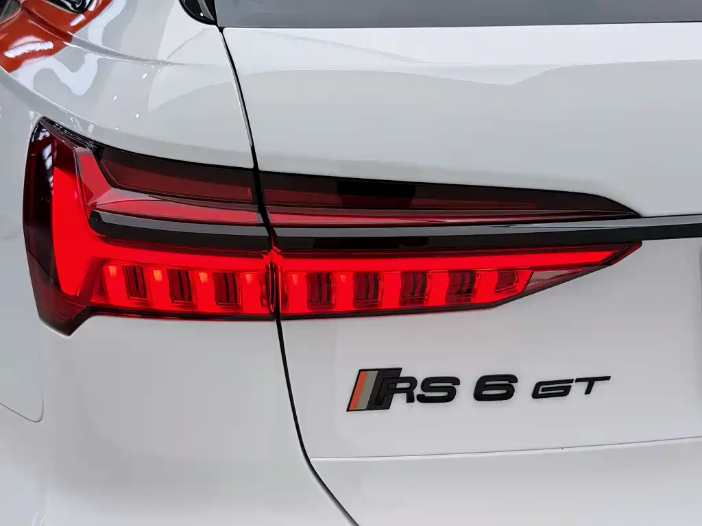 Audi RS 6 2025 — фото 23