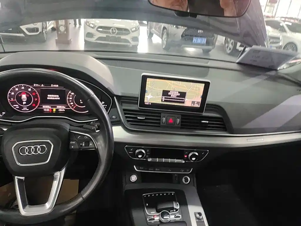 Audi Q5L 2019 — фото 10