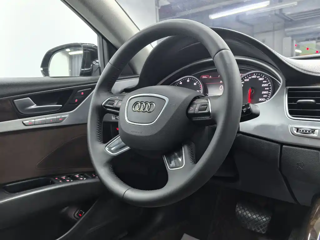 Audi A8 2015 — фото 9