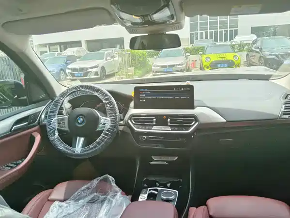 BMW iX3 2024