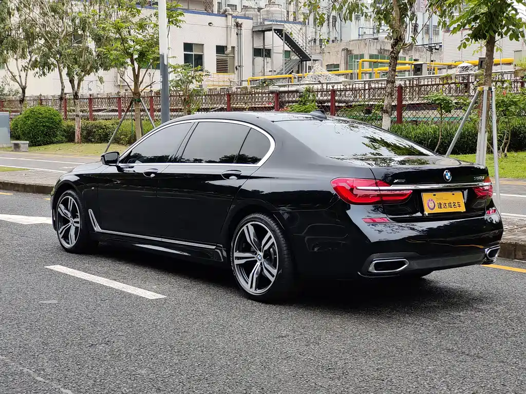 BMW 7 Series 2017 — фото 6