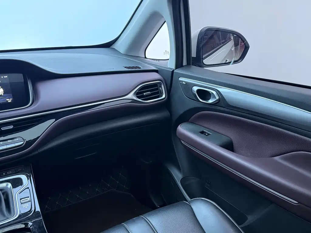 GAC Motor Trumpchi M6 2024 — фото 17