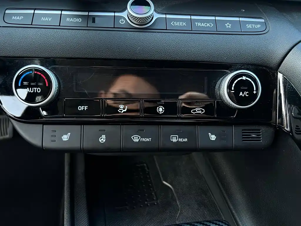 Hyundai Elantra 2023 — фото 13
