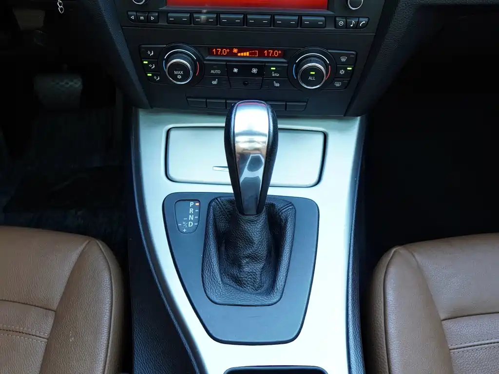 BMW 3 Series 2010 — фото 10