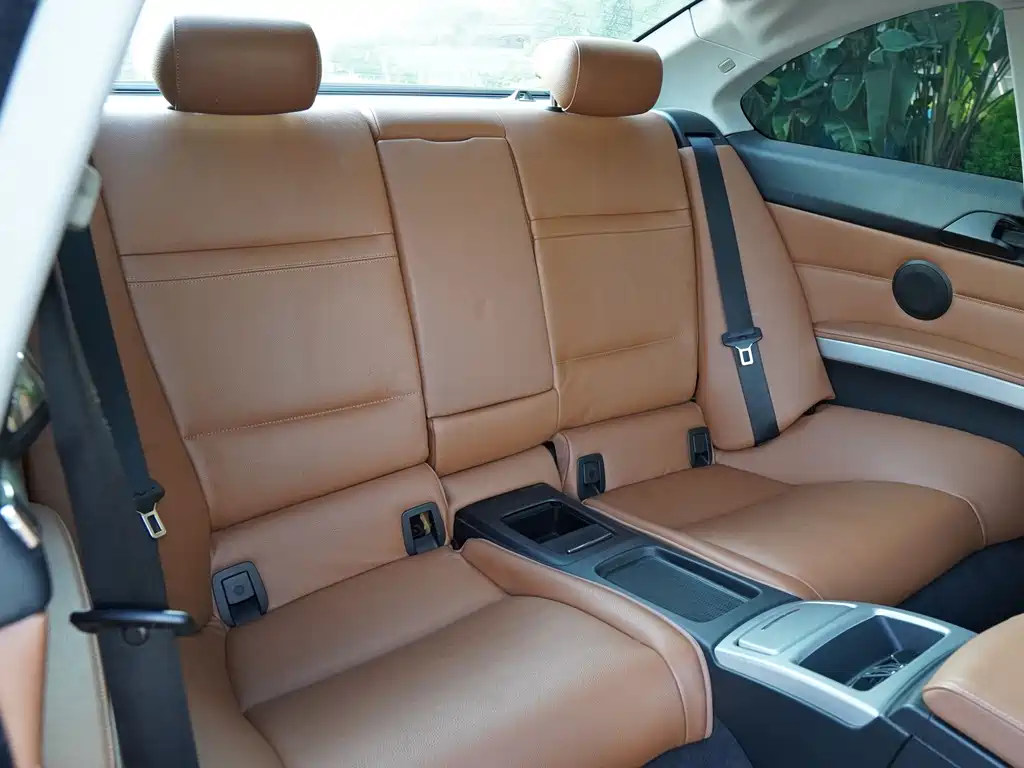 BMW 3 Series 2010 — фото 16