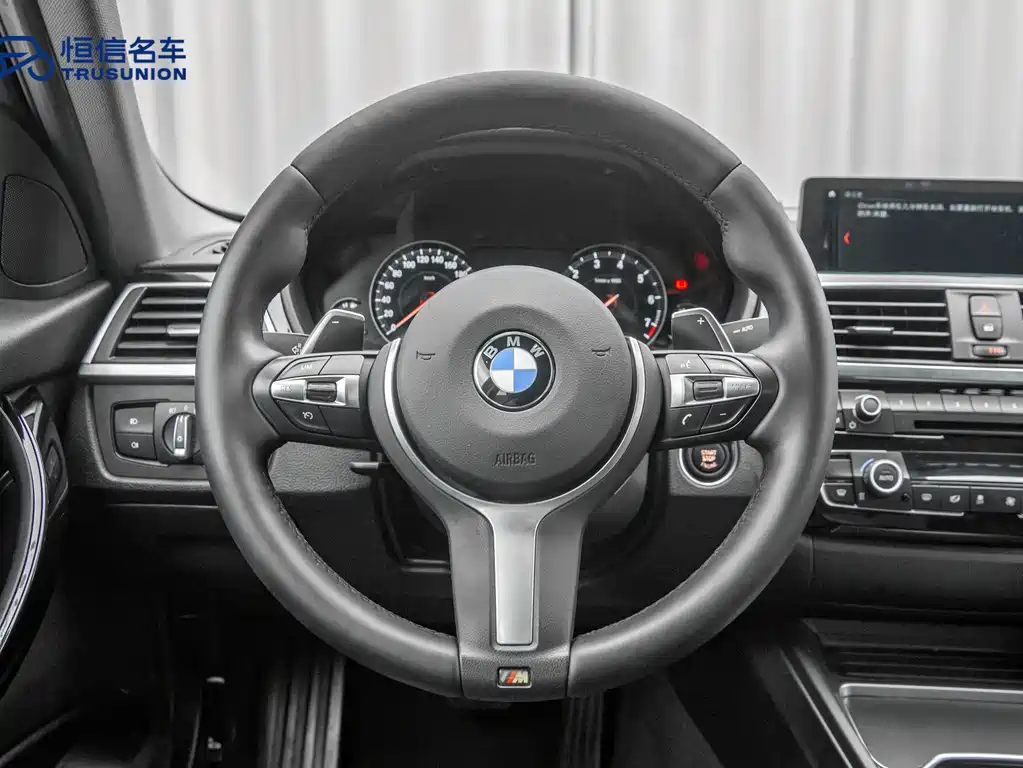 BMW 3 Series 2018 — фото 17
