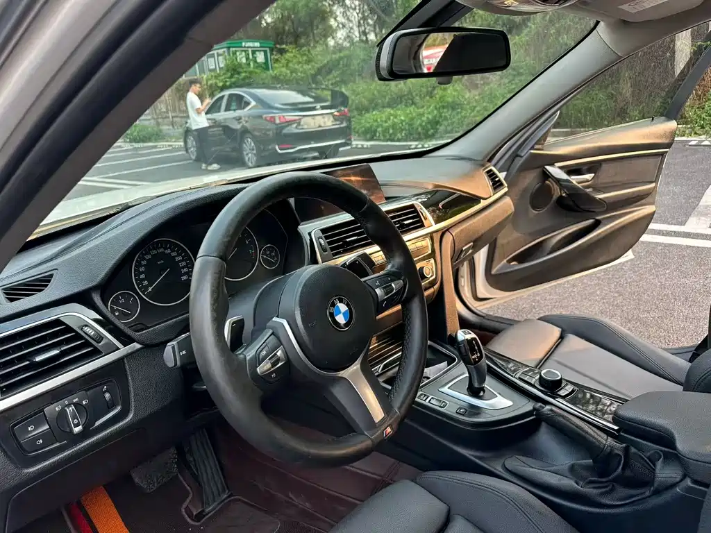 BMW 3 Series 2018 — фото 4
