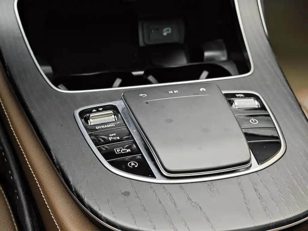 Mercedes-Benz E-Class 2023 — фото 18