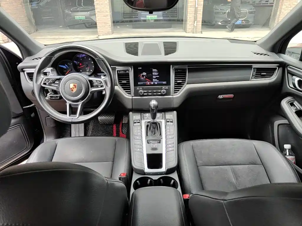 Porsche Macan 2018 — фото 10