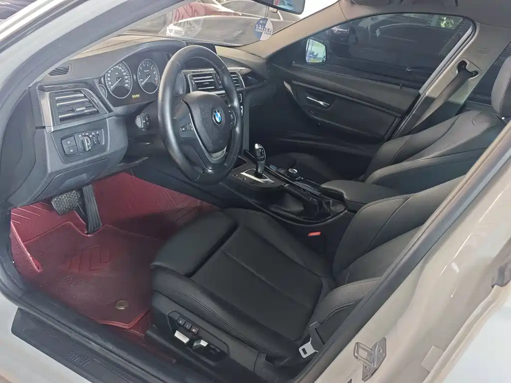 BMW 3 Series 2018 — фото 17