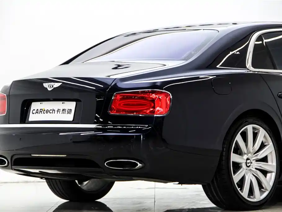 Bentley Flying Spur 2016 — фото 31