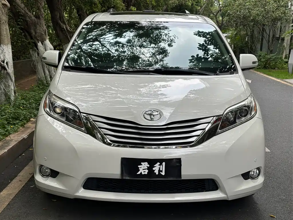 Toyota Sienna 2017 — фото 2