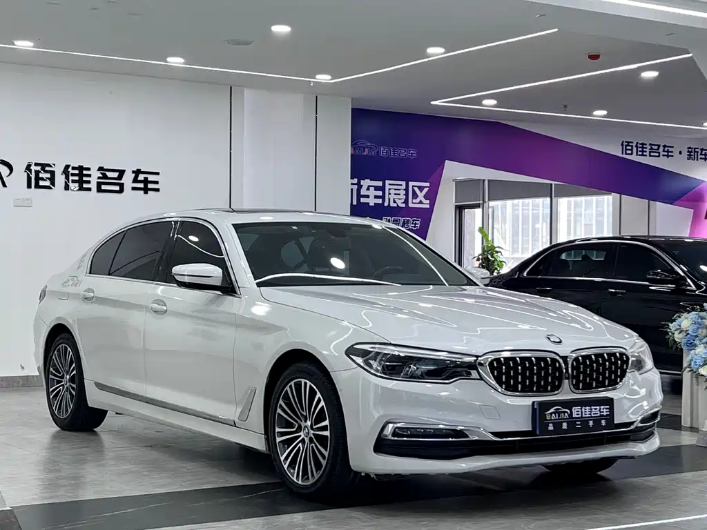 BMW 5 Series 2019 — фото 3