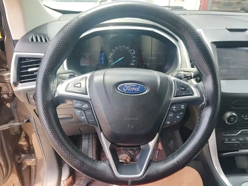Ford Edge 2016 — фото 11