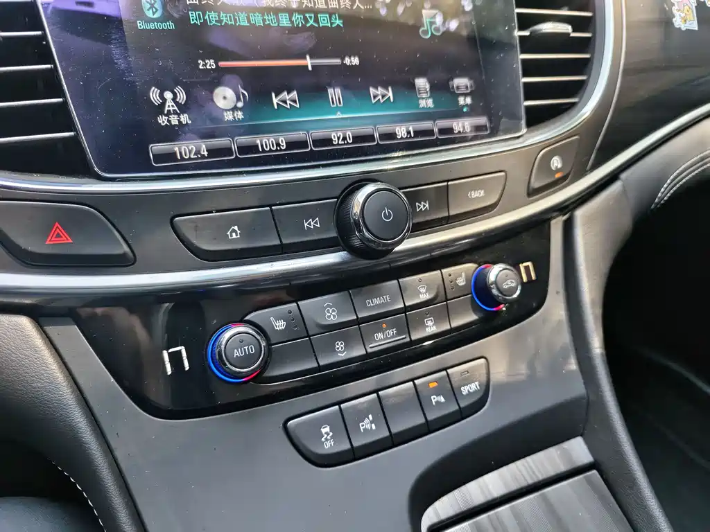 Buick LaCrosse 2017 — фото 15