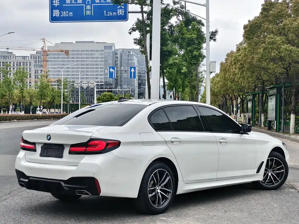 BMW 5 Series 2021 — фото 2
