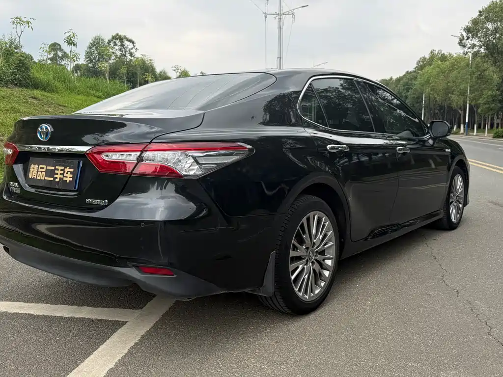 Toyota Camry 2019 — фото 6
