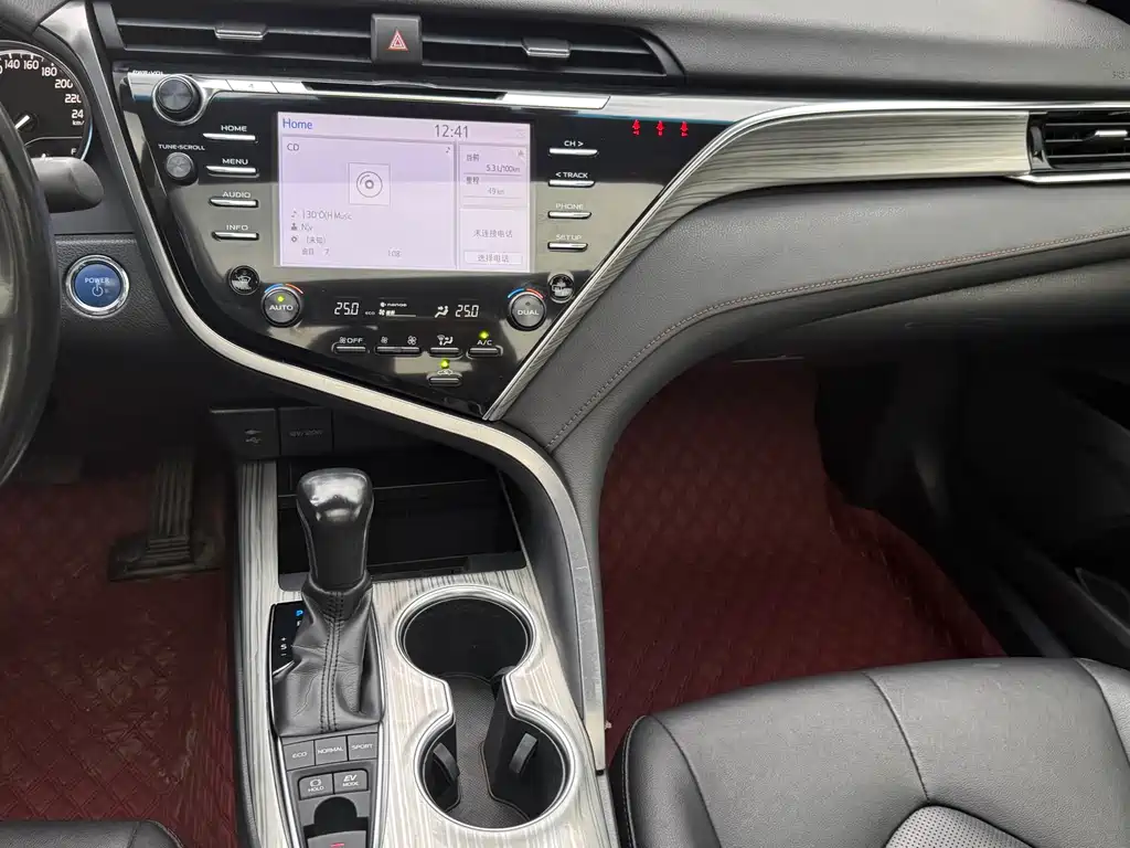 Toyota Camry 2019 — фото 12