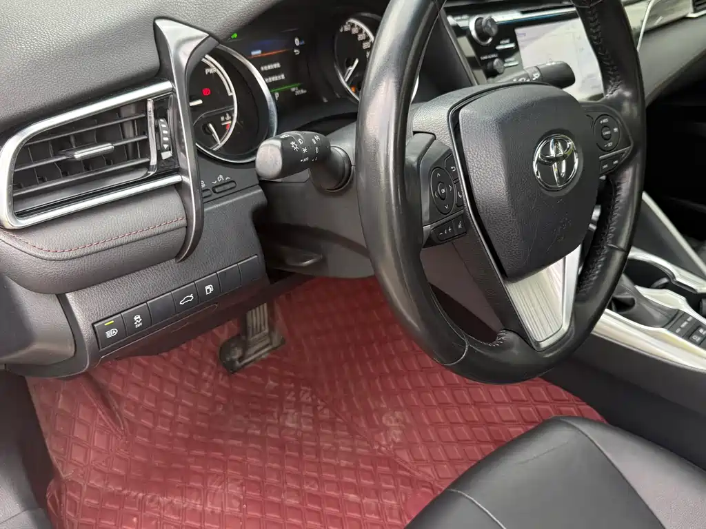 Toyota Camry 2019 — фото 16