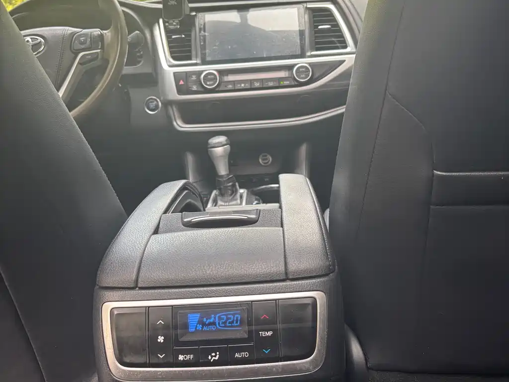 Toyota Highlander 2017 — фото 13