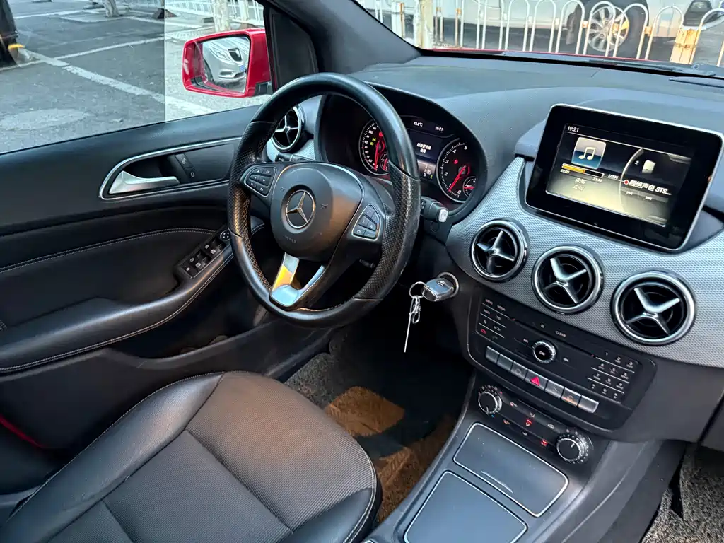 Mercedes-Benz B-Class 2015 — фото 24