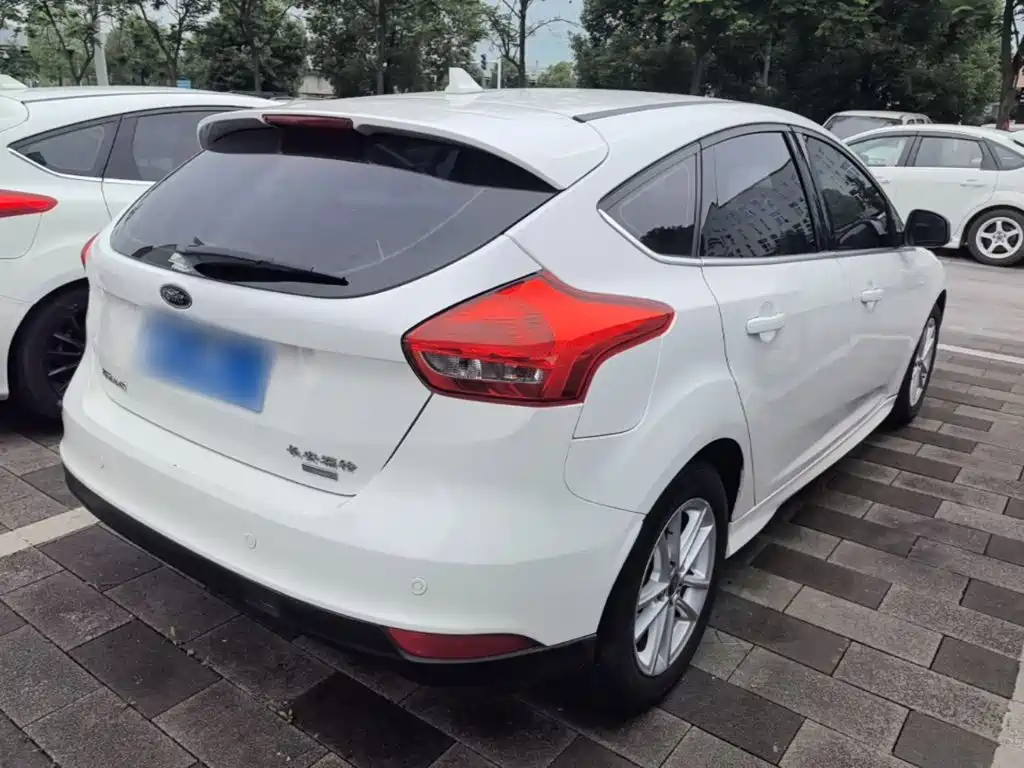 Ford Focus 2018 — фото 7