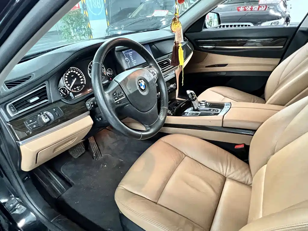 BMW 7 Series 2012 — фото 8
