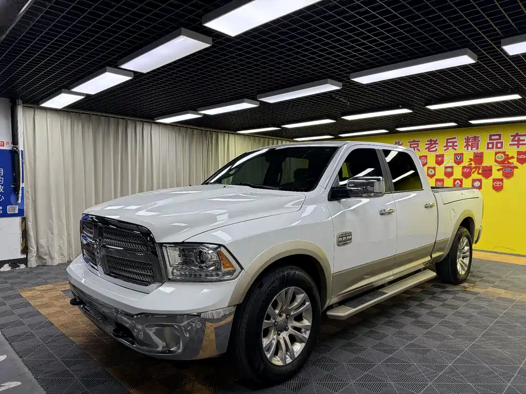 RAM Trucks 2015 — фото 1