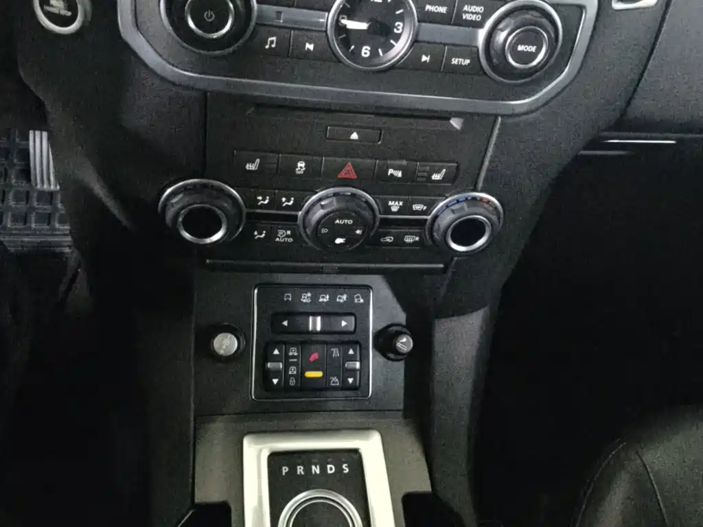 Land Rover Discovery 2014 — фото 15