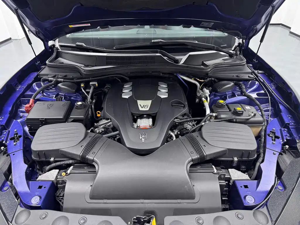 Maserati Ghibli 2017 — фото 18